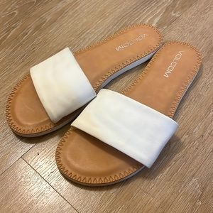 Tilly’s Simple slide sandal- white